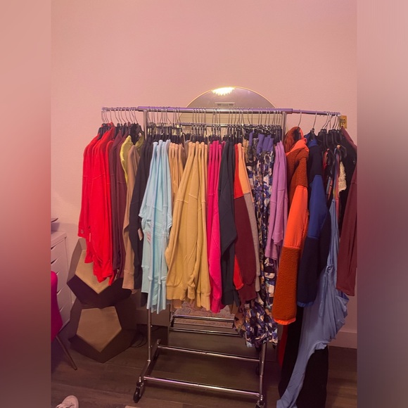 🩷 LIVE NOW! 🩷 - Picture 3 of 3